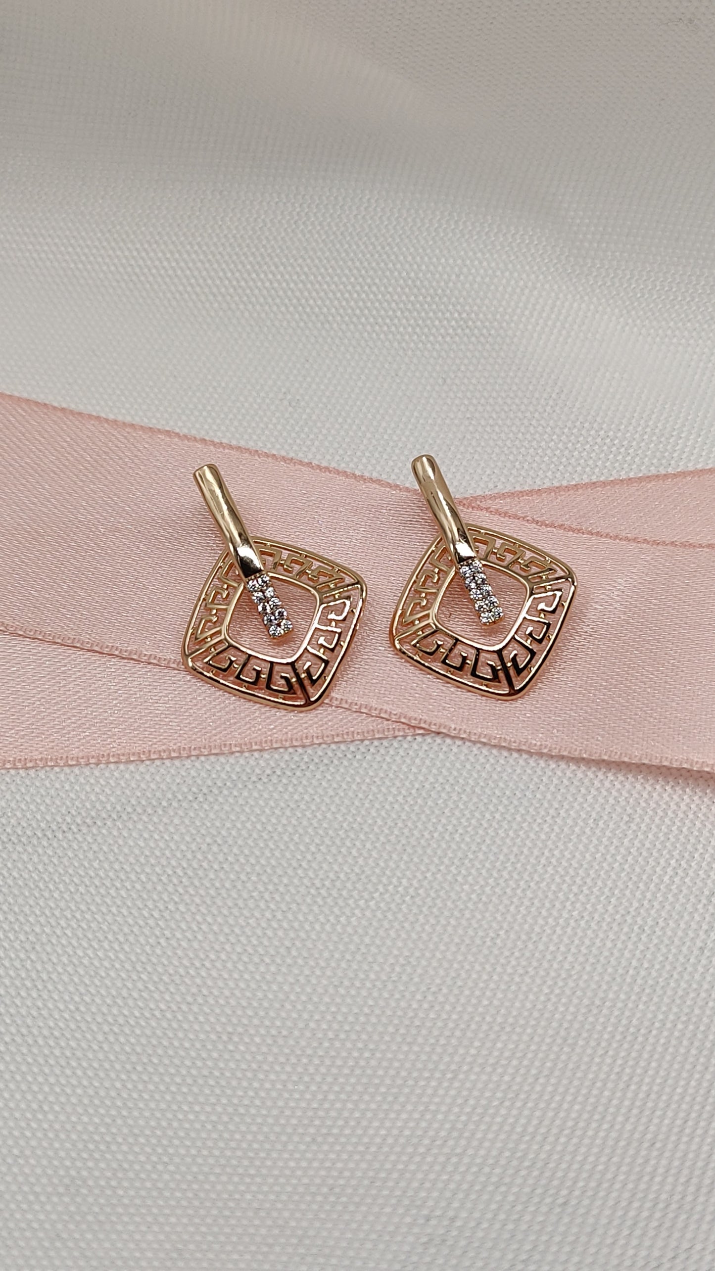 Evelyn - Elegant Earrings with Sparkling Zirconia Stones