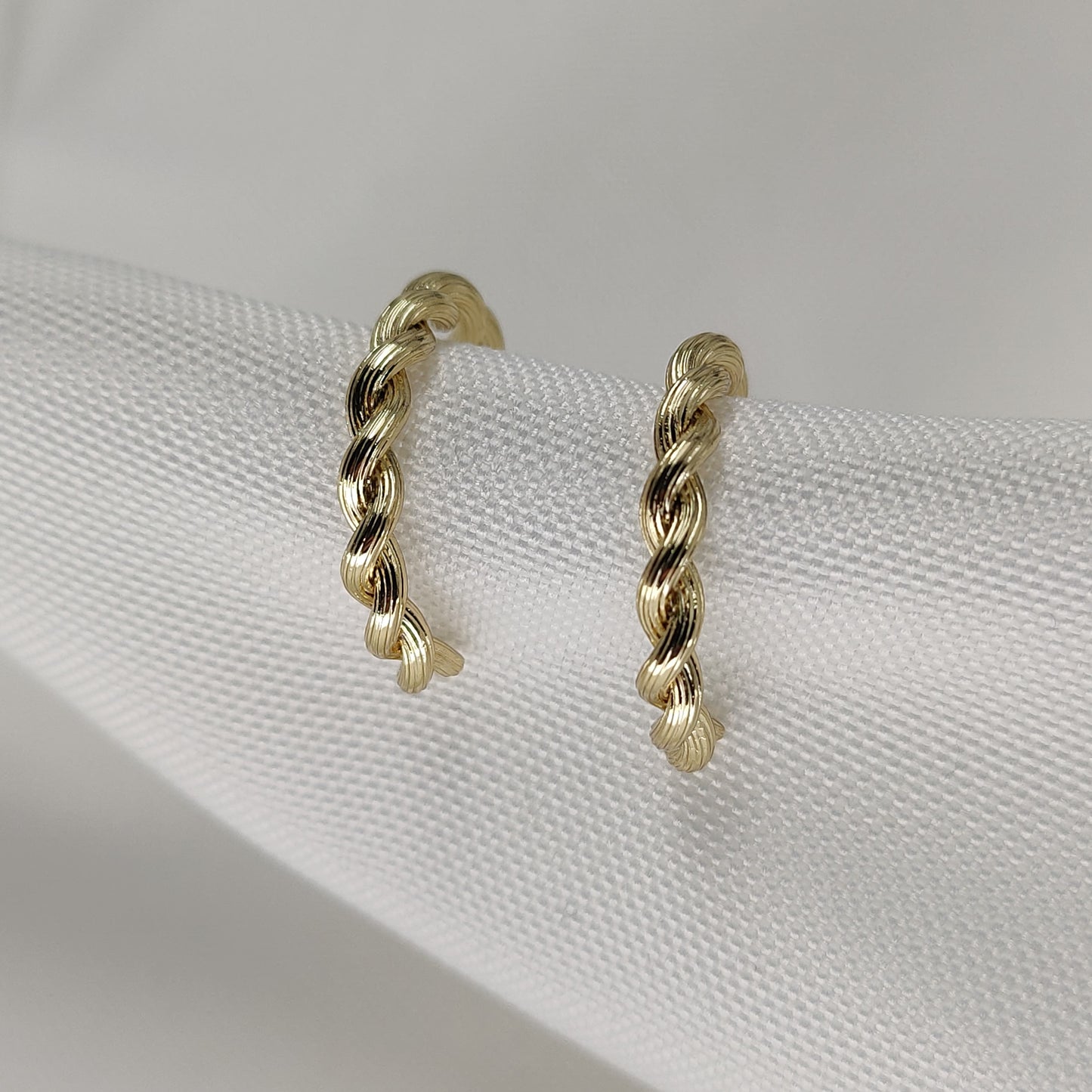 Diana - Twisted Hoop Earrings