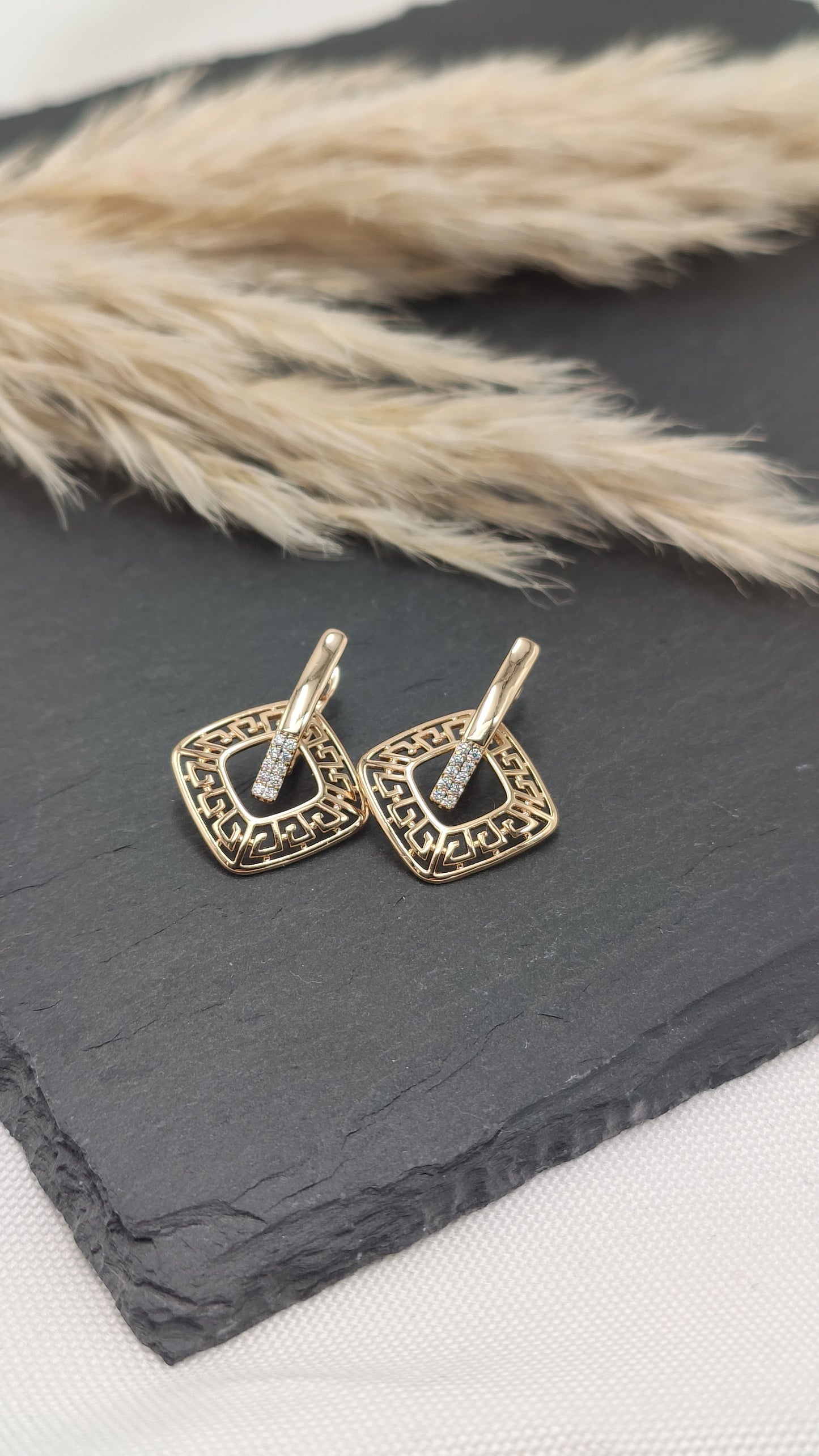 Evelyn - Elegant Earrings with Sparkling Zirconia Stones
